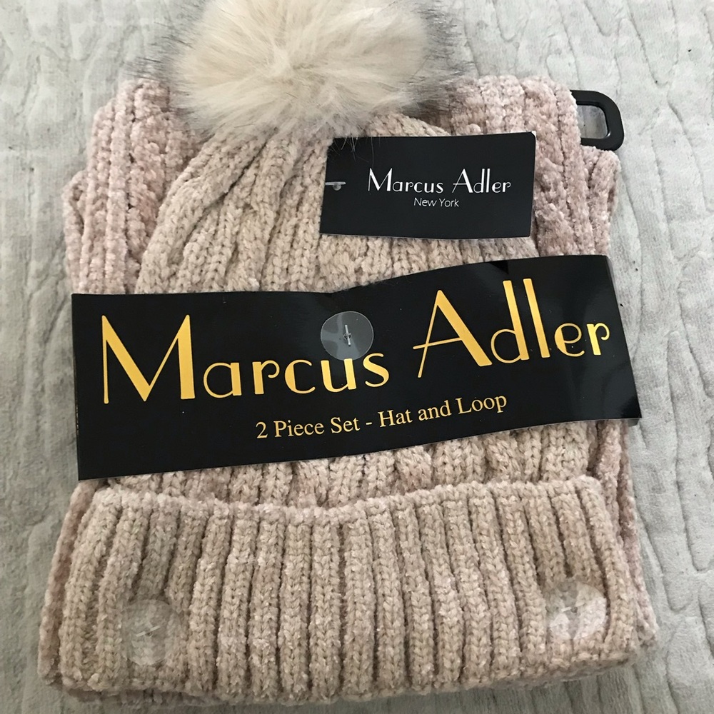Marcus Adler 2piece set- Hat & Loop